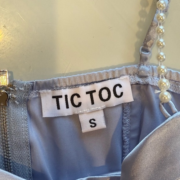 Elegant Pearl-Strap Pleated Top - Picture 2 of 3